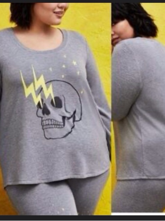 torrid Sweaters - Rare torrid Gray Skull Graphic Pullover with Yellow Lightning